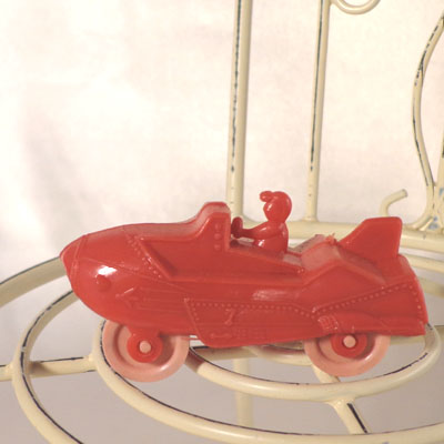 おもちゃ　赤い車